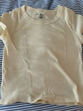 Brandy Melville Cream Short Sleeve Tee